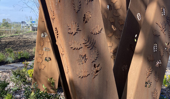 Precedent image showing a sclupture featuring a leaf pattern