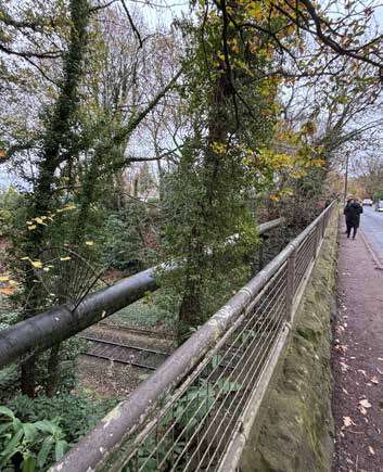 A photo of the railway intersecting below Stoneleigh Road